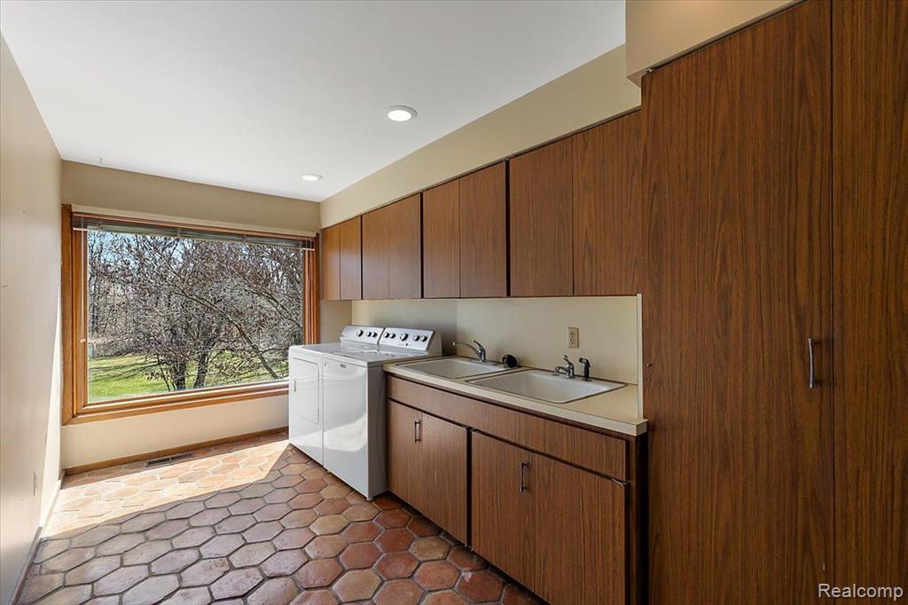 6145 BLUE BEECH Road, Rochester Hills, MI 48306 — Photo 27