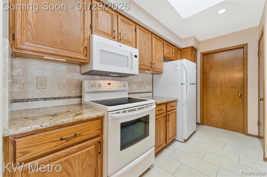 49321 Glasco Court, Utica, MI 48315 — Photo 11