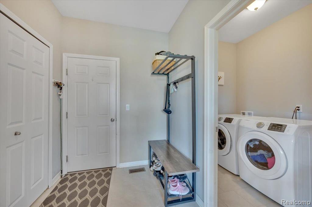 62072 SAVANNAH Drive, South Lyon, MI 48178 — Photo 19
