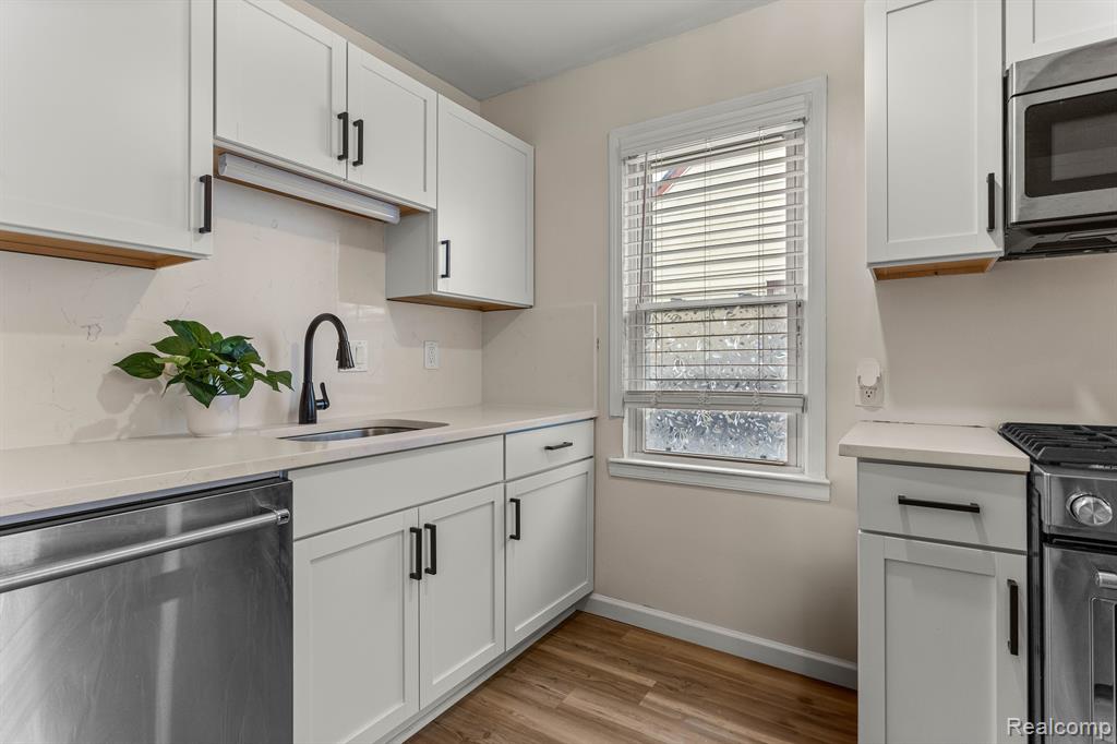 4425 GRINDLEY PARK Street, Dearborn Heights, MI 48125 — Photo 9