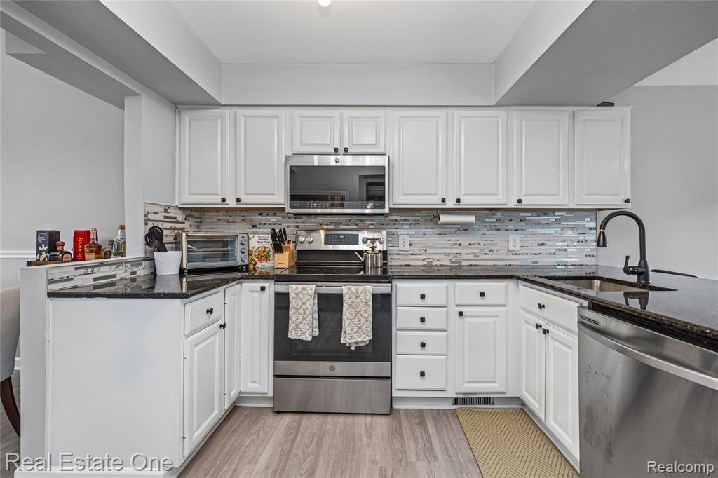 5273 Wright Way E, West Bloomfield, MI — Photo 11