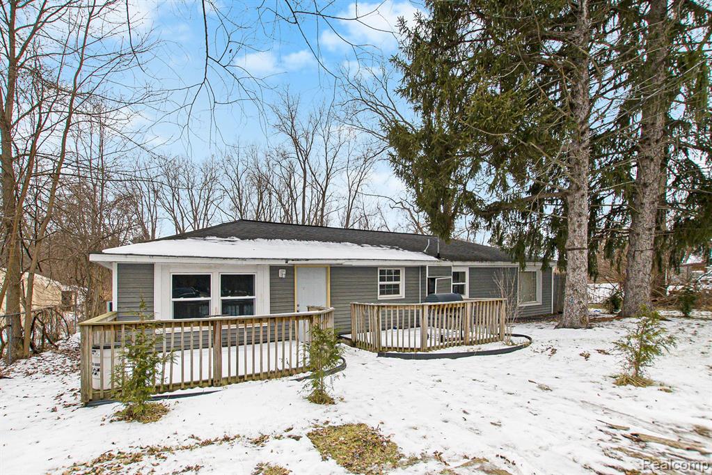 9600 EAST Road, Burt, MI 48417 — front exterior