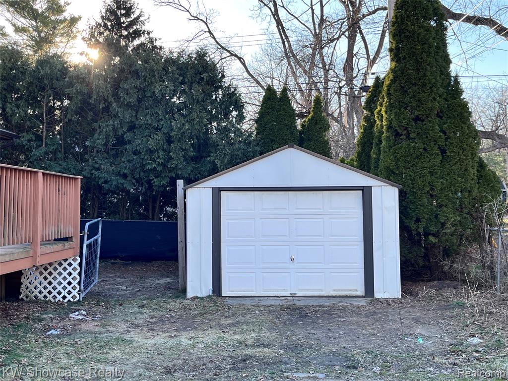 2034 E Nalone, Wixom, MI 48393 — Photo 40