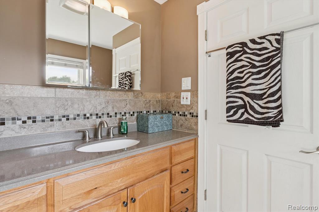 2236 Grove Park Road, Fenton, MI 48430 — Photo 25