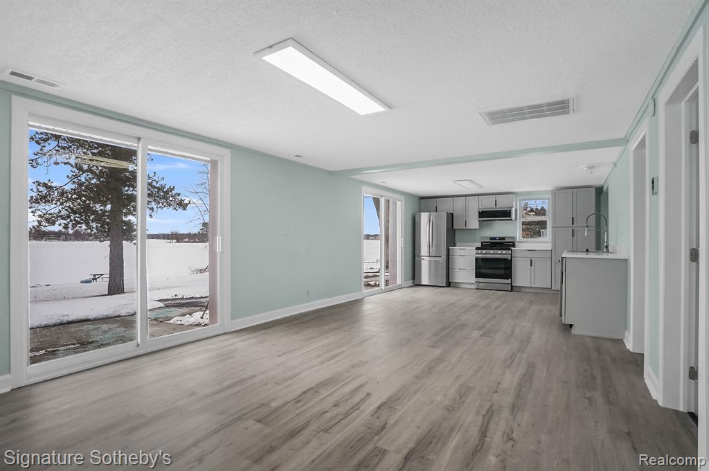 8041 GRAND RIVER Road, Brighton, MI 48114 — Photo 7
