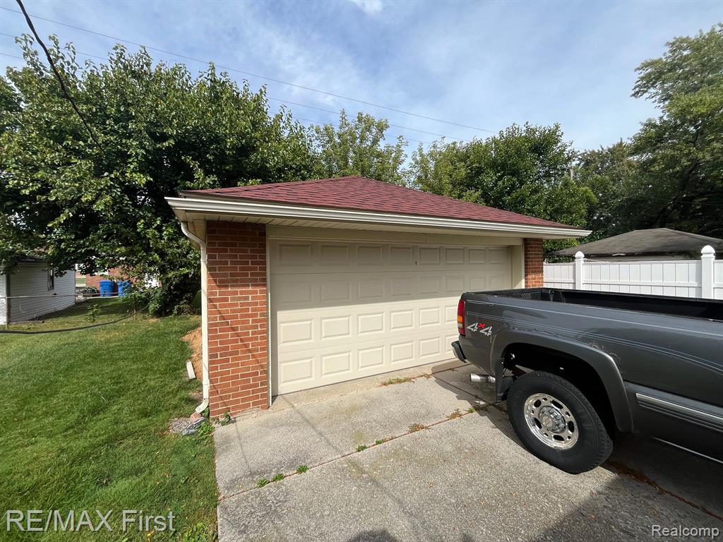 5239 E 13 MILE Road, Warren, MI 48092 — Photo 18