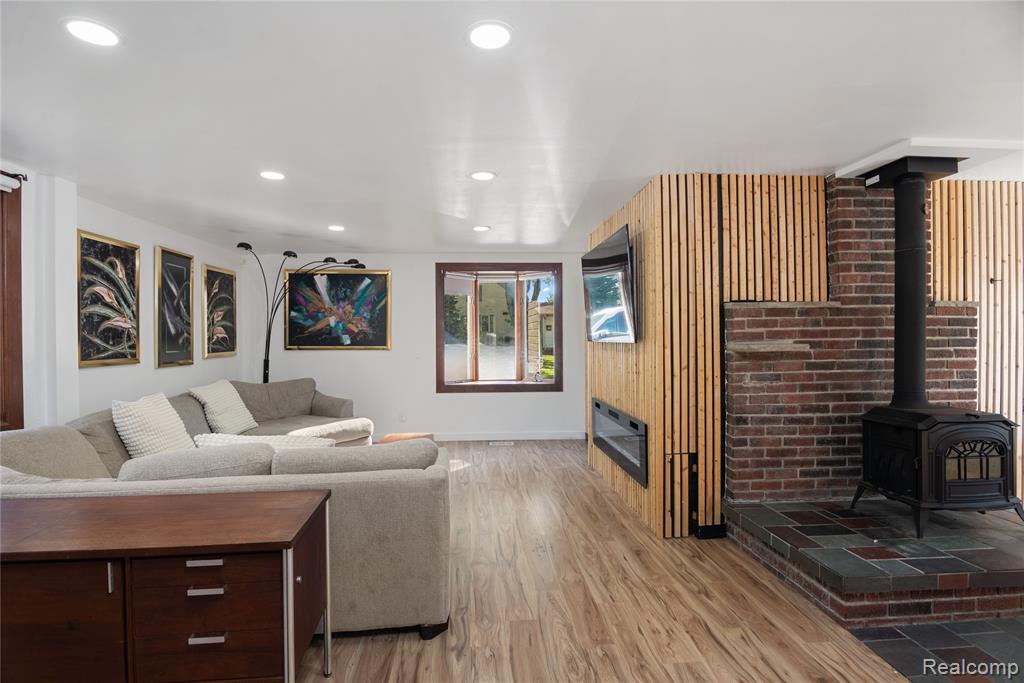 6810 N Territorial Road, Plymouth, MI, 48170