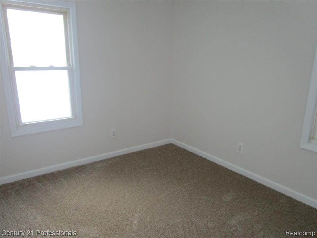 22811 Purdue Avenue, Farmington, MI 48336 — Photo 14