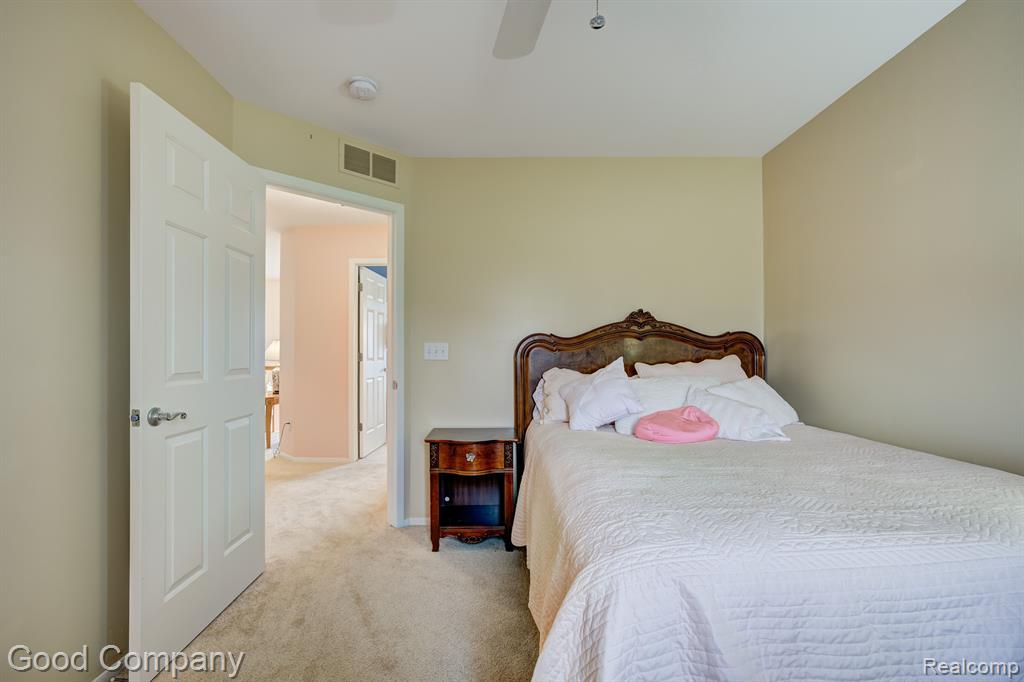 755 OAK POINT Lane, Madison Heights, MI 48071 — Photo 39