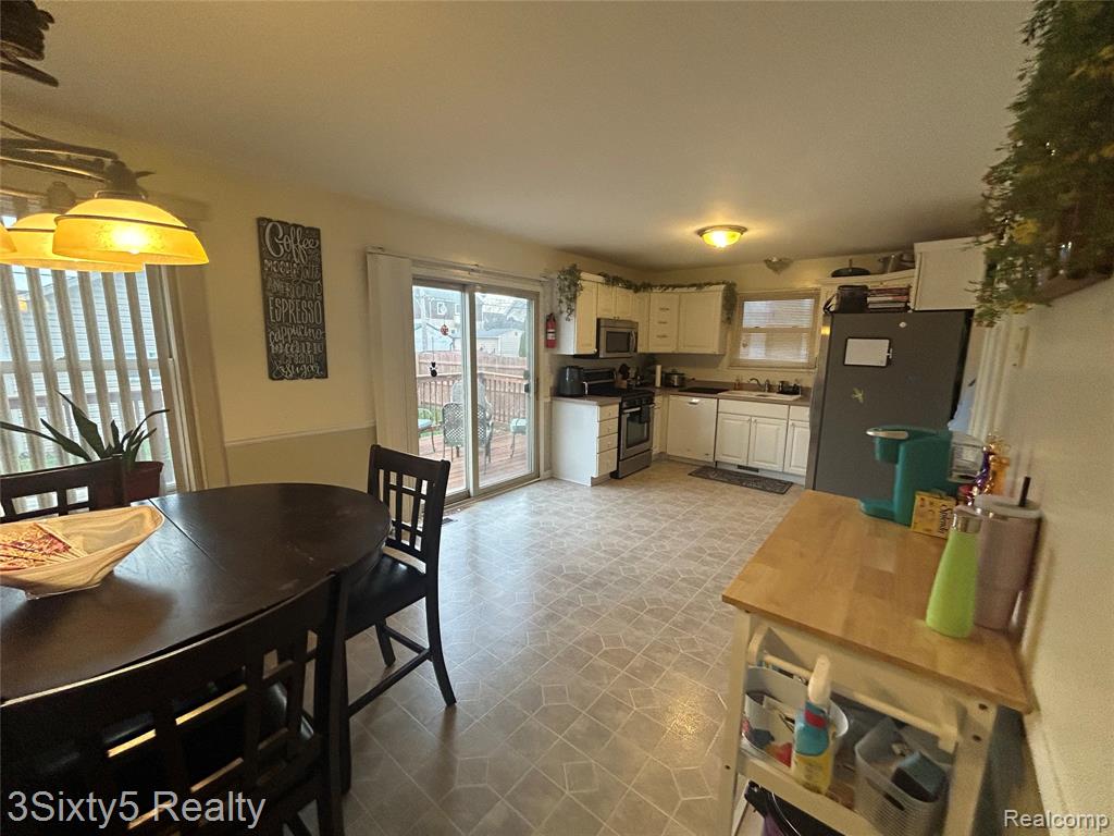 243 Emmons Boulevard, Wyandotte, MI 48192 — Photo 9