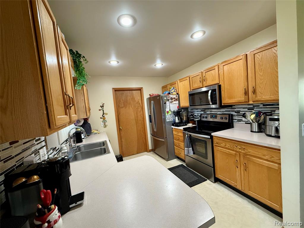 10415 N Genesee Road, Mount Morris, MI 48458 — Photo 6