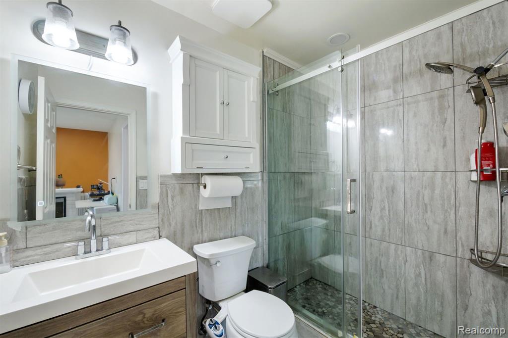 5784 FAIRCASTLE Drive, Troy, MI 48098 — Photo 12