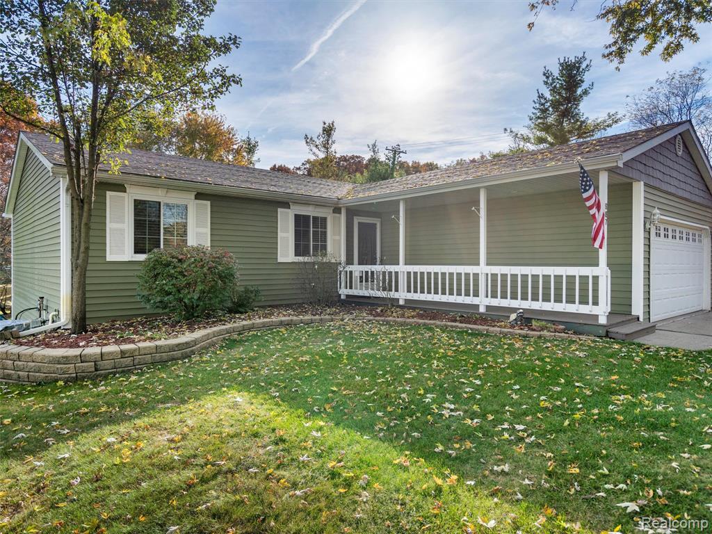 987 FAIRLEDGE Street, Lake Orion, MI 48362 — Photo 3
