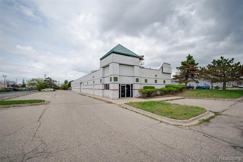 4359 Highland Road, Waterford, MI 48328