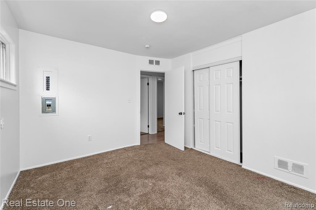 4718 Roosevelt Boulevard, Dearborn Heights, MI 48125 — Photo 16