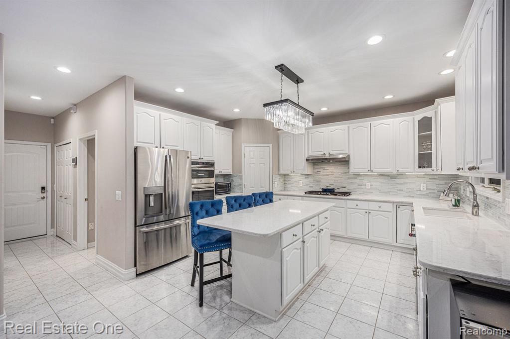 562 SPRINGVIEW Drive, Rochester, MI 48307 — Photo 12