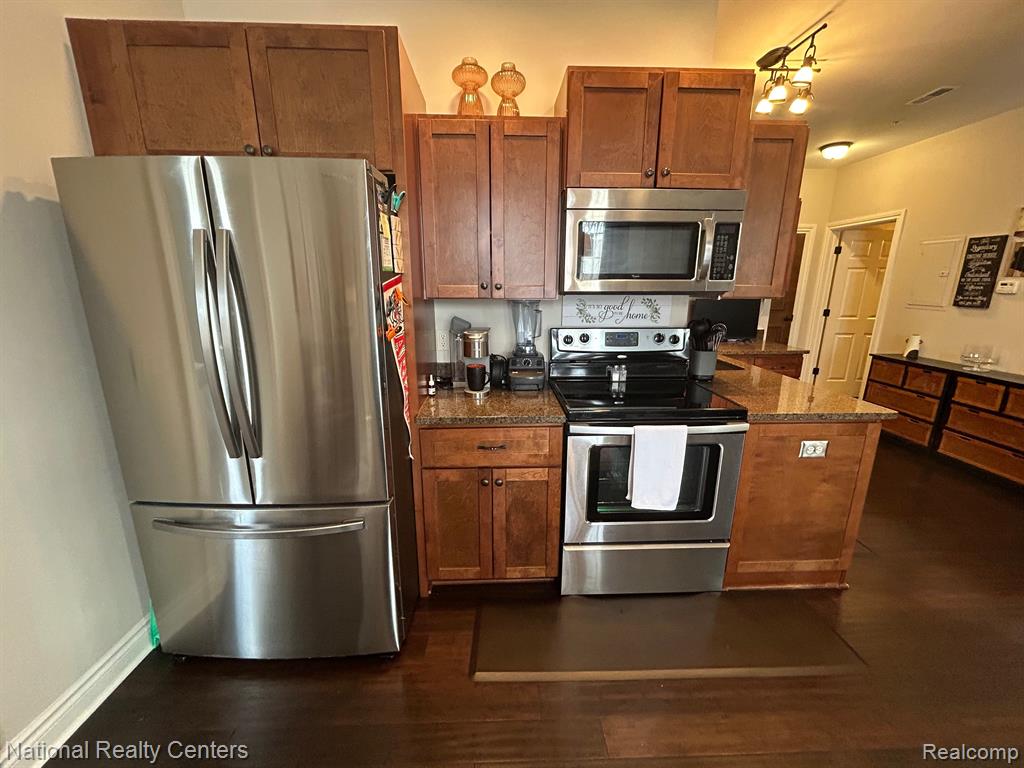730 PENNIMAN Avenue, 207, Plymouth, MI 48170 — Photo 15