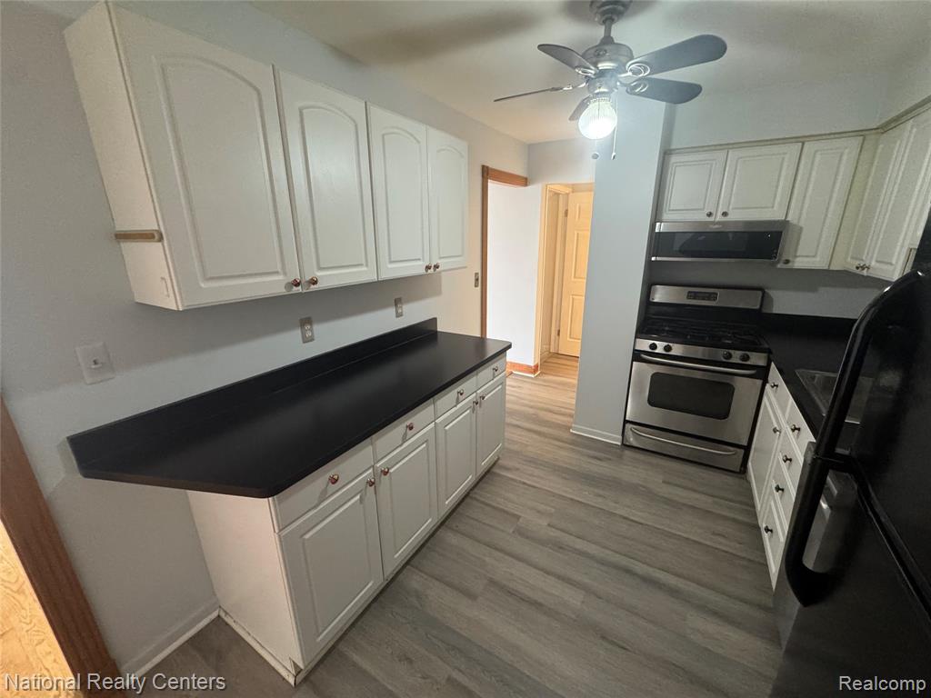 8514 Hampshire Drive, Sterling Heights, MI 48313 — Photo 6