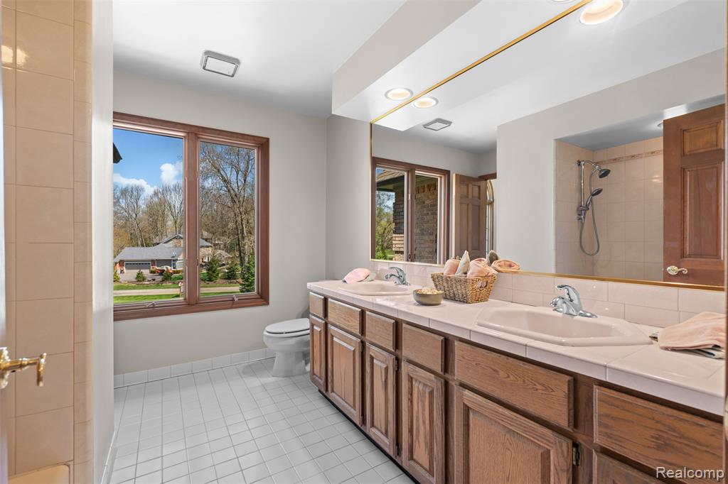 561 Valley Drive, Milford, MI 48381 — Photo 37