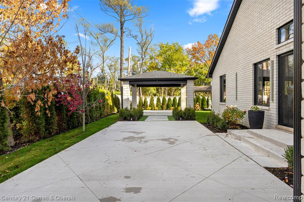 2211 Golfview Drive, Dearborn, MI, 48128