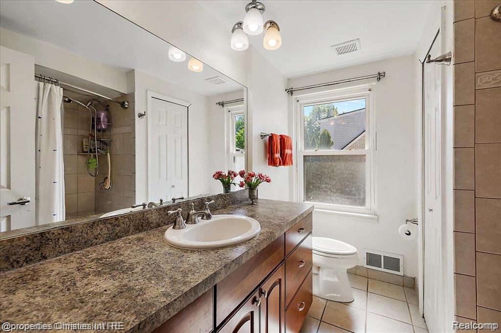 41231 GREENBRIAR Lane, Plymouth, MI 48170 — Photo 25