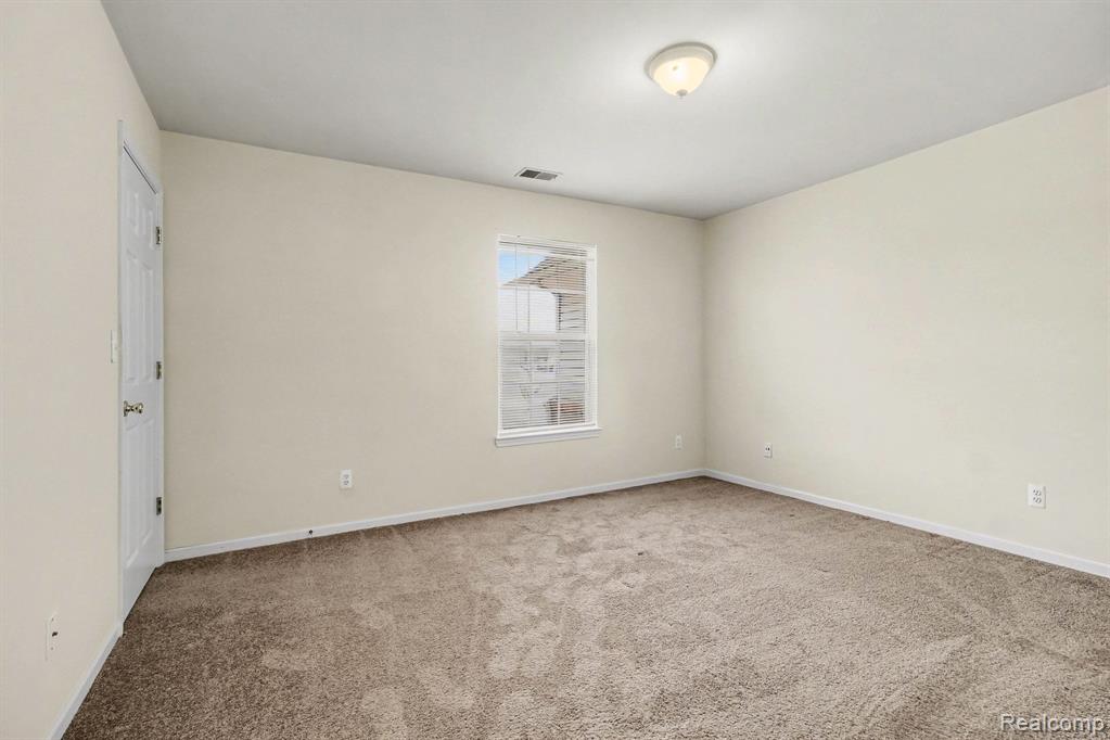 20006 Hidden Oaks Drive, Trenton, MI 48183 — Photo 9