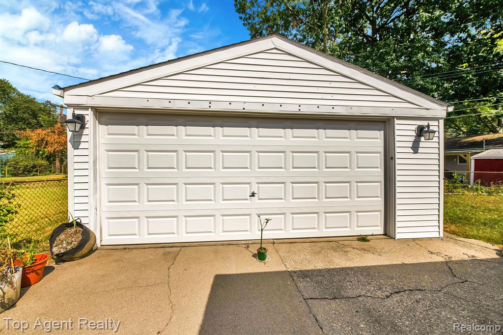 545 SONIA Avenue, Madison Heights, MI 48071 — Photo 26