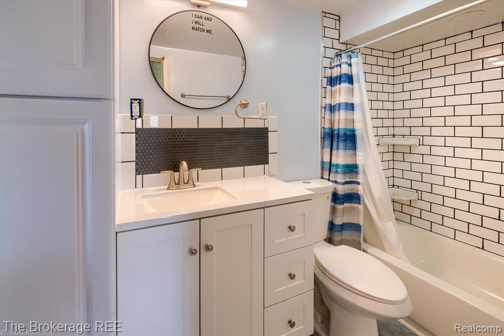 6449 Lapeer Road, Burton, MI 48509 — Photo 24