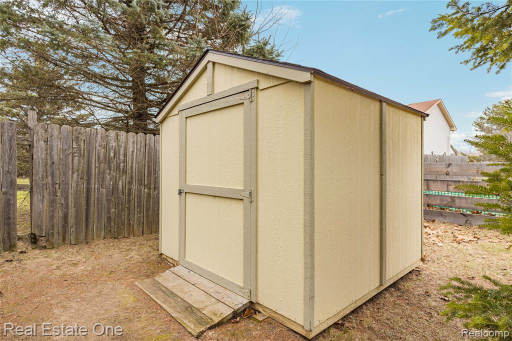 6335 Stonehearth Pass, Grand Blanc, MI 48439 — Photo 46