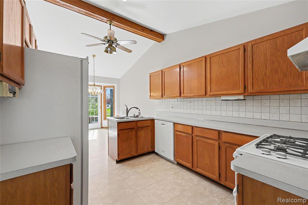 41302 Fortuna Drive E, Clinton Twp, MI 48038 — Photo 13