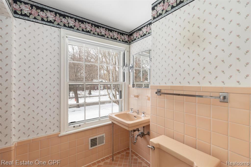 636 Middlesex Road, Grosse Pointe, MI 48230 — Photo 25