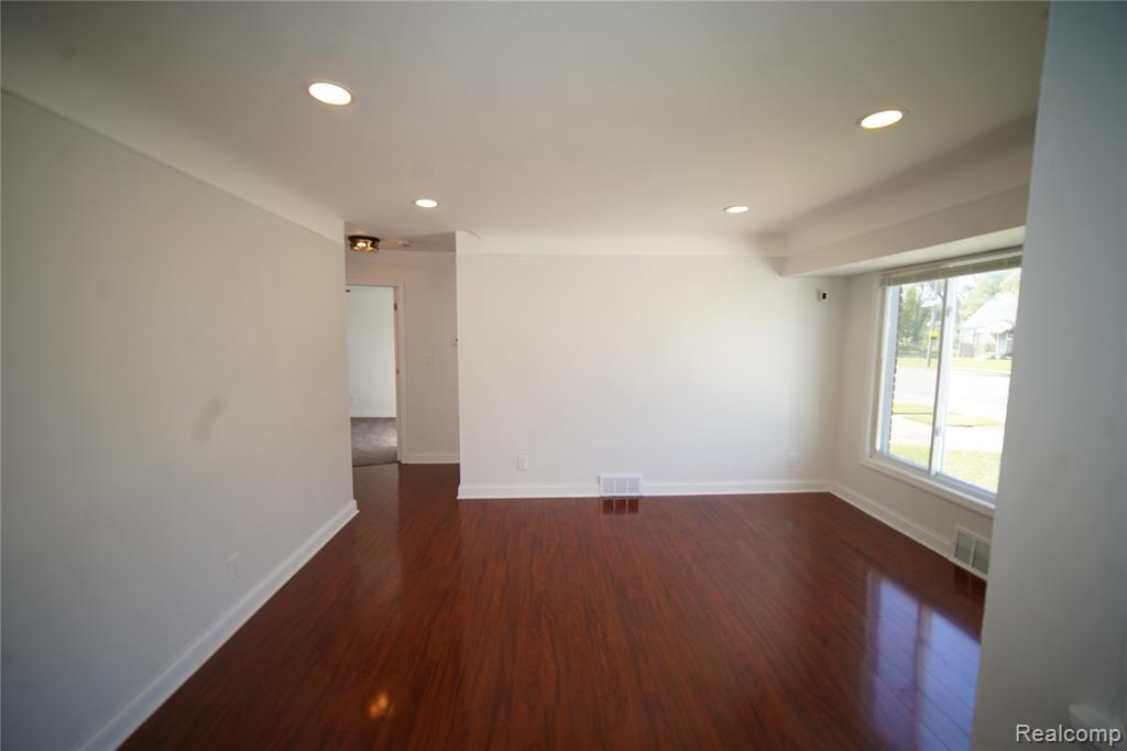 16047 W Chicago Street, Detroit, MI 48228 — Photo 7