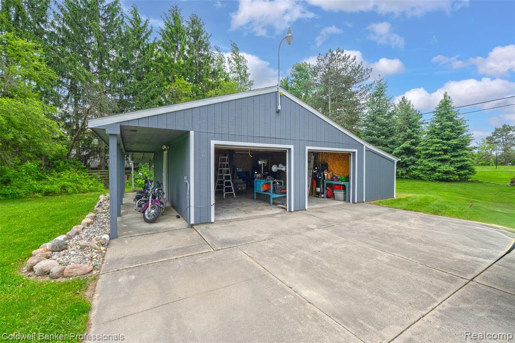 60 E Oakwood Road, Oxford, MI 48371 — Photo 4