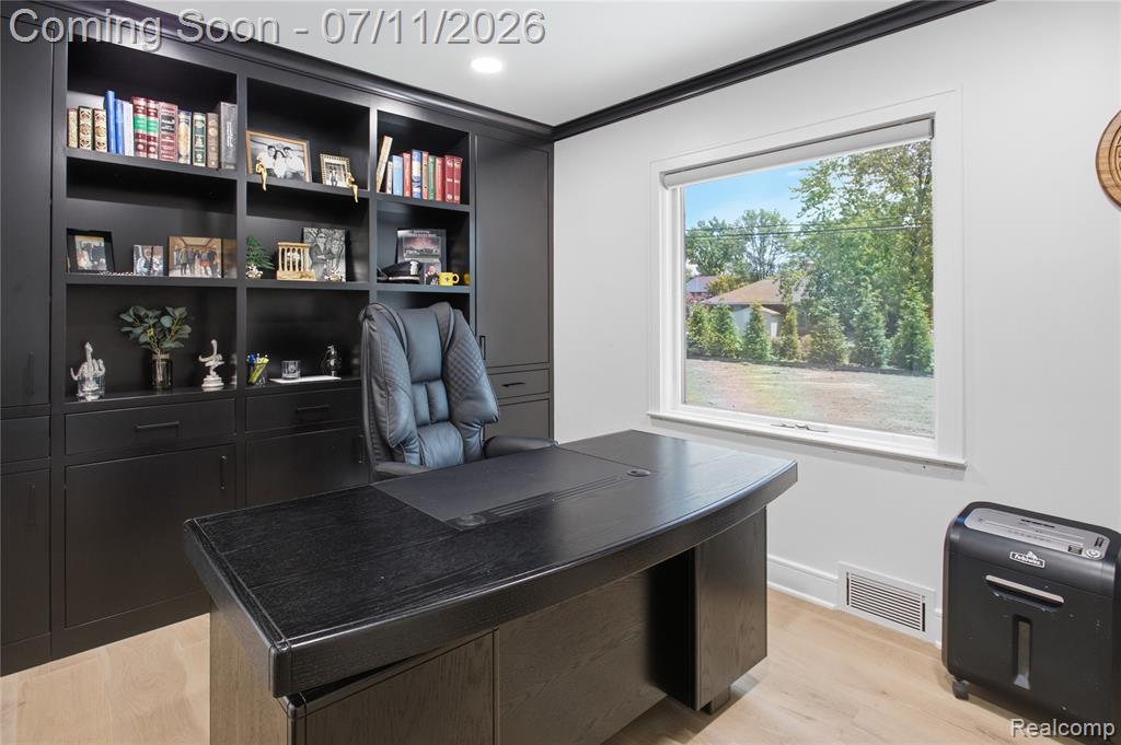 600 WOODCREST Drive, Dearborn, MI 48124 — Photo 30