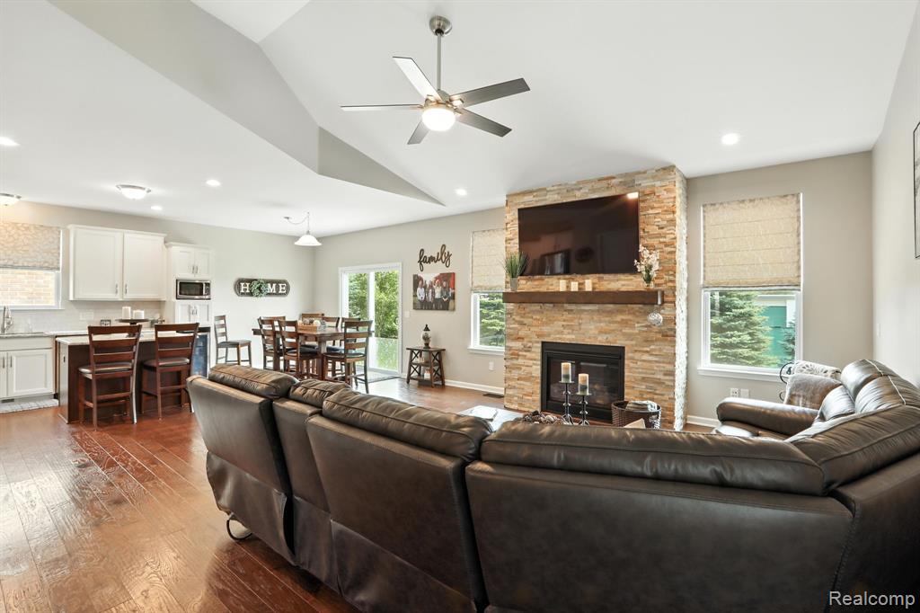 7742 Gannon, Utica, MI 48317 — Photo 11