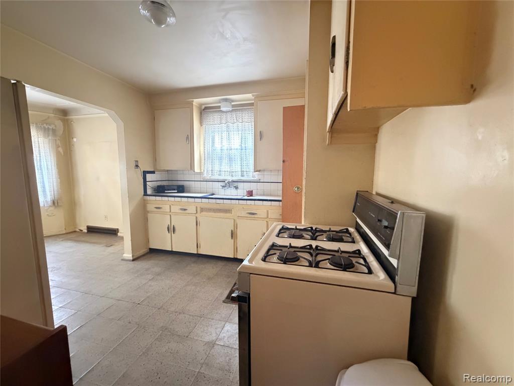 7041 Yinger Avenue, Dearborn, MI 48126 — Photo 14