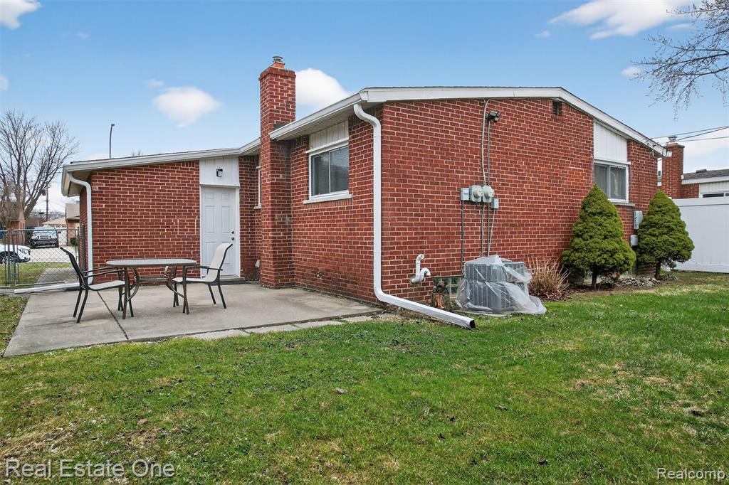 8232 Hillcrest Boulevard, Westland, MI — Photo 25