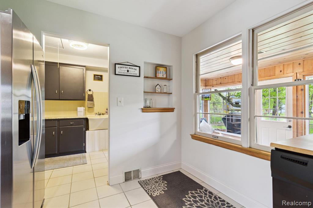 208 E SAINT CLAIR Street, Almont, MI 48003 — Photo 17