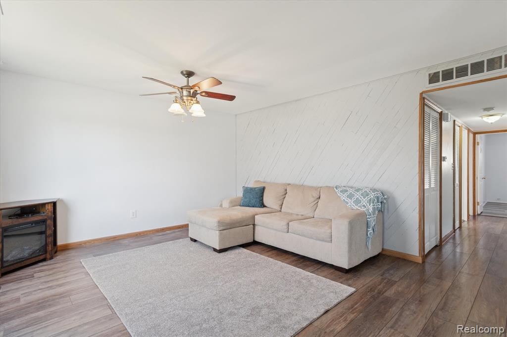 25898 Fairgrove Street, Woodhaven, MI 48183 — Photo 10