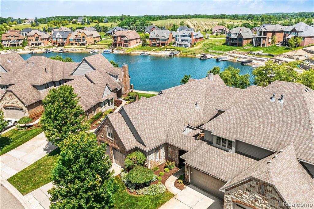 10815 SPARKLING WATERS Court, South Lyon, MI 48178 — Photo 62