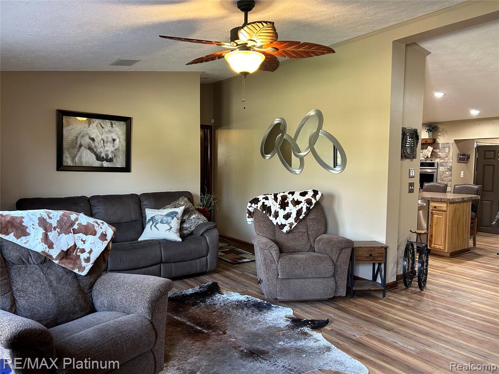 5740 Iroquois Drive, Howell, MI 48843 — Photo 2