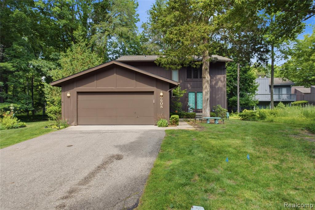 6608 Red Cedar Lane, West Bloomfield, MI 48324 — front exterior