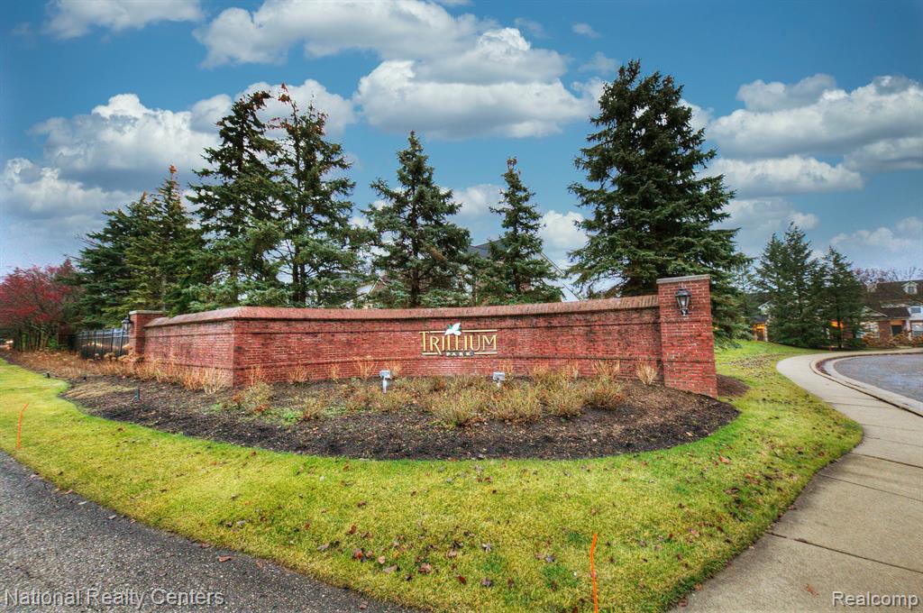 6104 JASMINE Drive, Walled Lake, MI 48390 — Photo 2