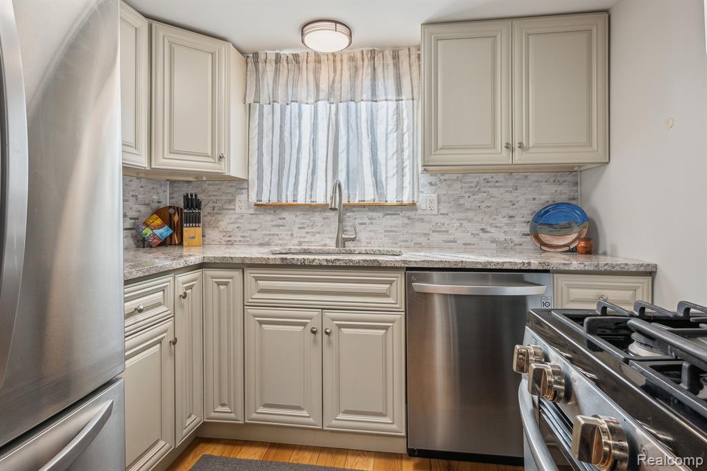 61135 11 Mile Road, 5, South Lyon, MI 48178 — Photo 5