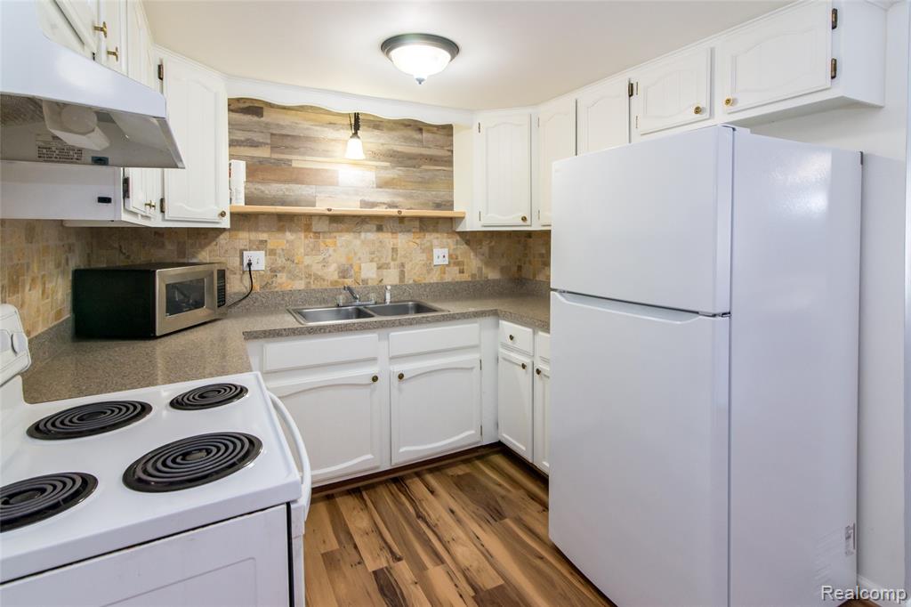 61047 Heritage Blvd, South Lyon, MI 48178 — Photo 12