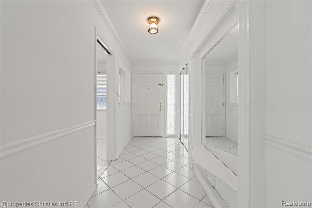 952 N Reading Road, Bloomfield Hills, MI 48304 — Photo 4