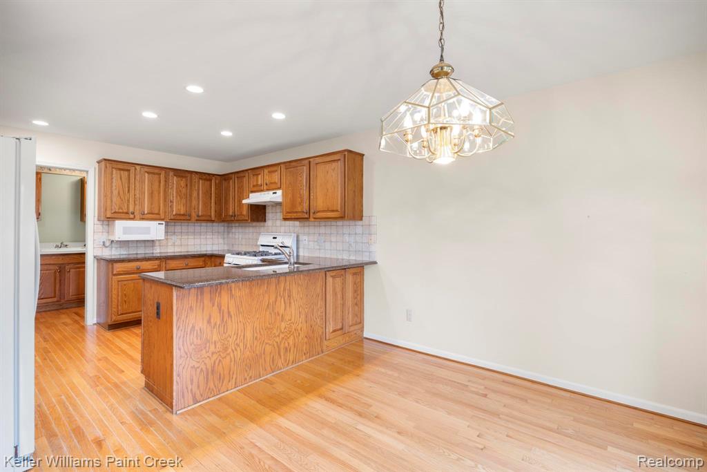 54710 Bellingham Drive, Utica, MI 48316 — Photo 14