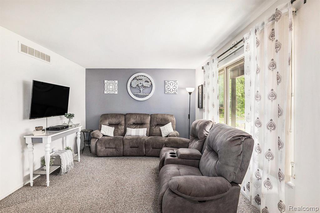 8450 Pineview Lake Drive, Linden, MI 48451 — Photo 4