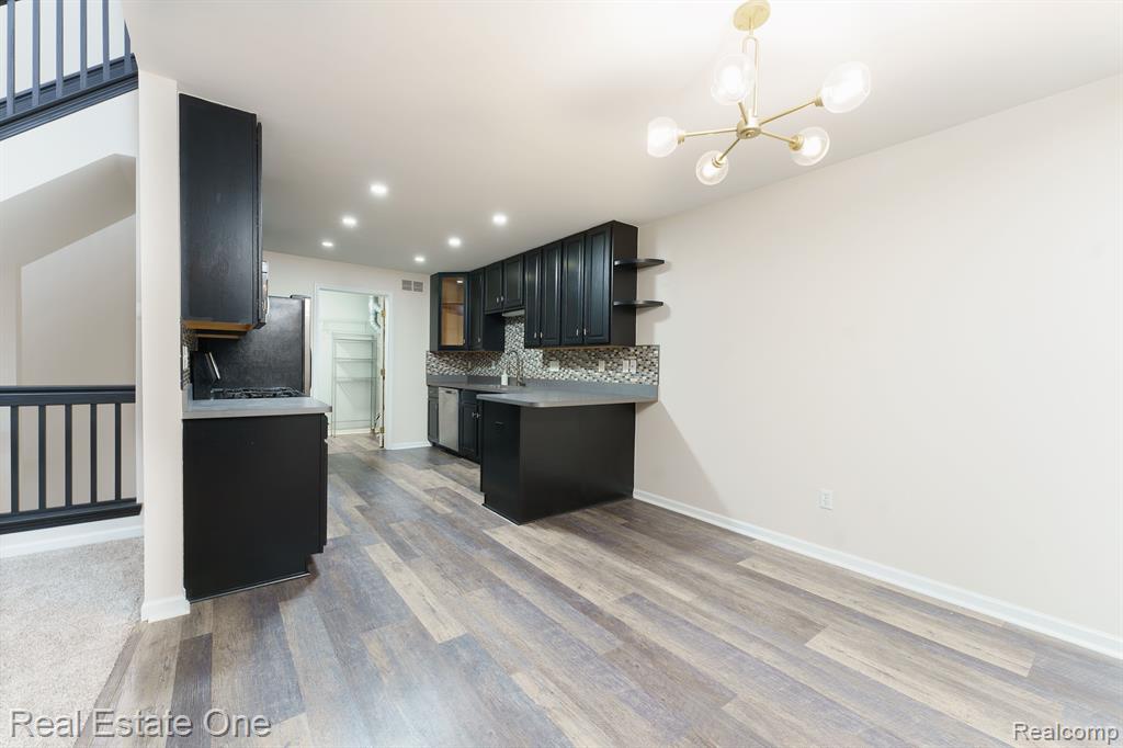 776 AMBERLY Drive, Unit B, Waterford, MI 48328 — Photo 8