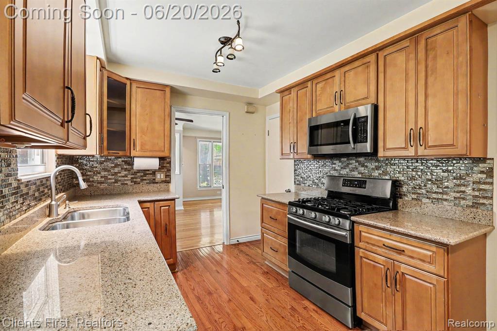 8260 Arnold Street, Dearborn Heights, MI 48127 — Photo 10